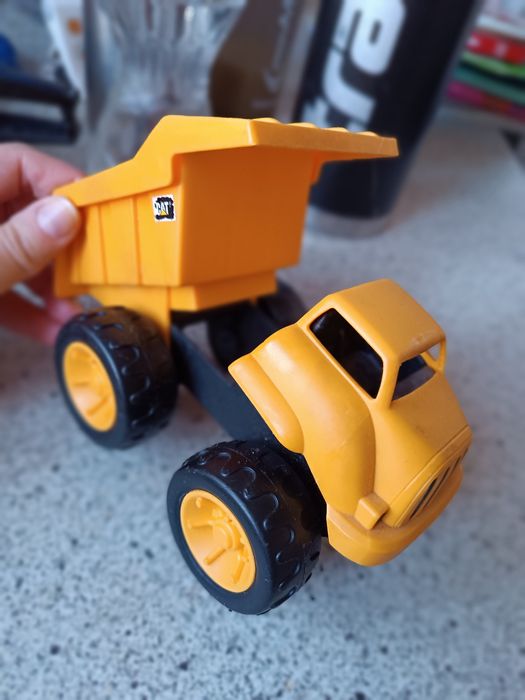 Вантажівка CAT самоскид