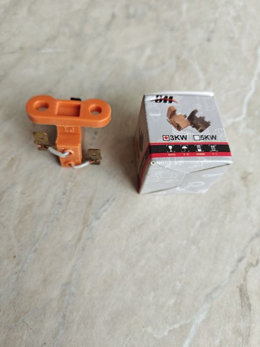 Щітки в корпусі для генератора