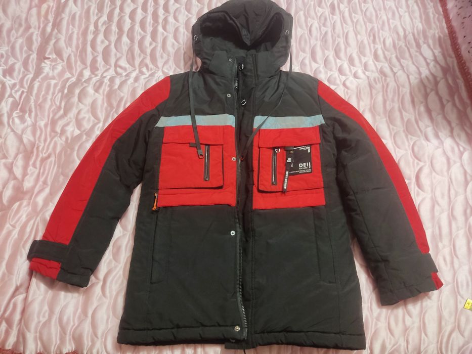 Зимова чорно-червона куртка в ідеальному стані!