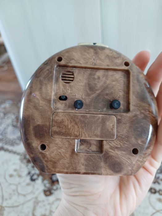 Будильник на батарейках