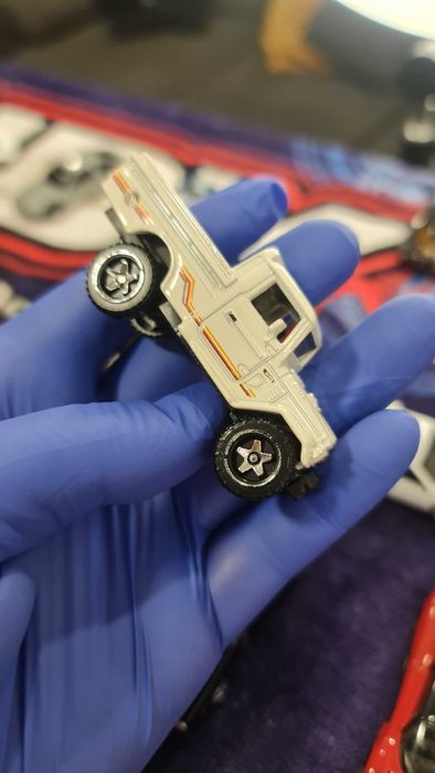 Hot WHEELS Mainline - TH Toyota Land Cruiser Treasure Hunt