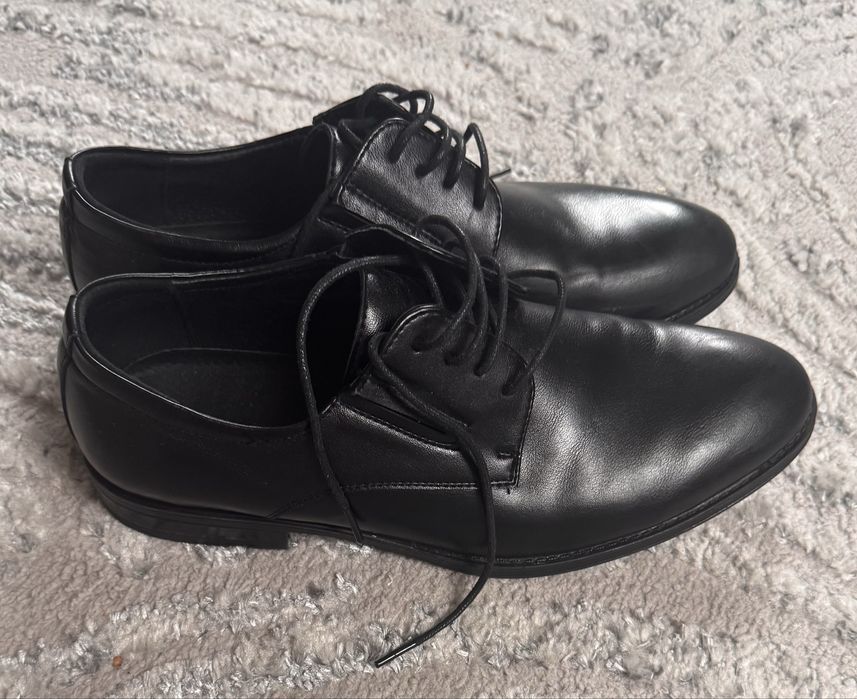 buty lakierki