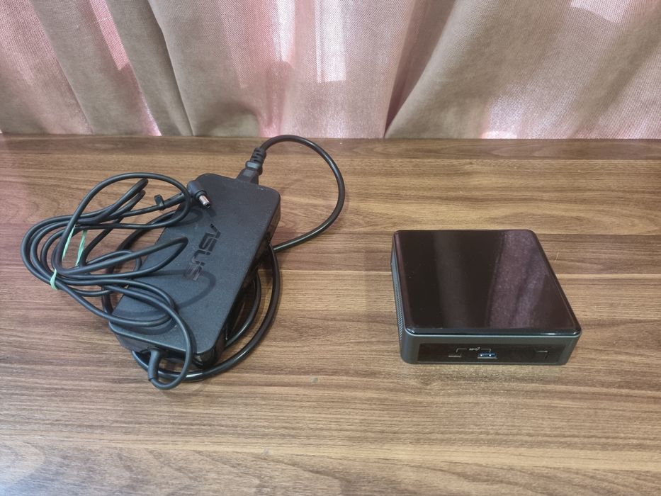 Intel Nuc NUC10i7FNB i7-10710u / 0gb RAM / 0gb SSD