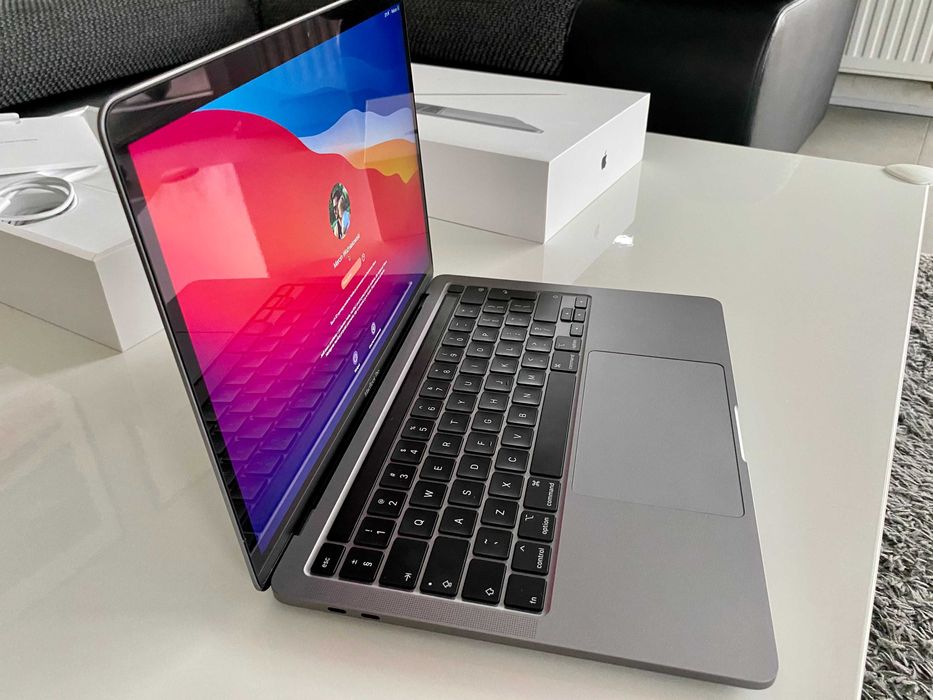 Apple MacBook Pro 13” 2020 | i5 | 8GB RAM | 512GB SSD | B. ZADBANY