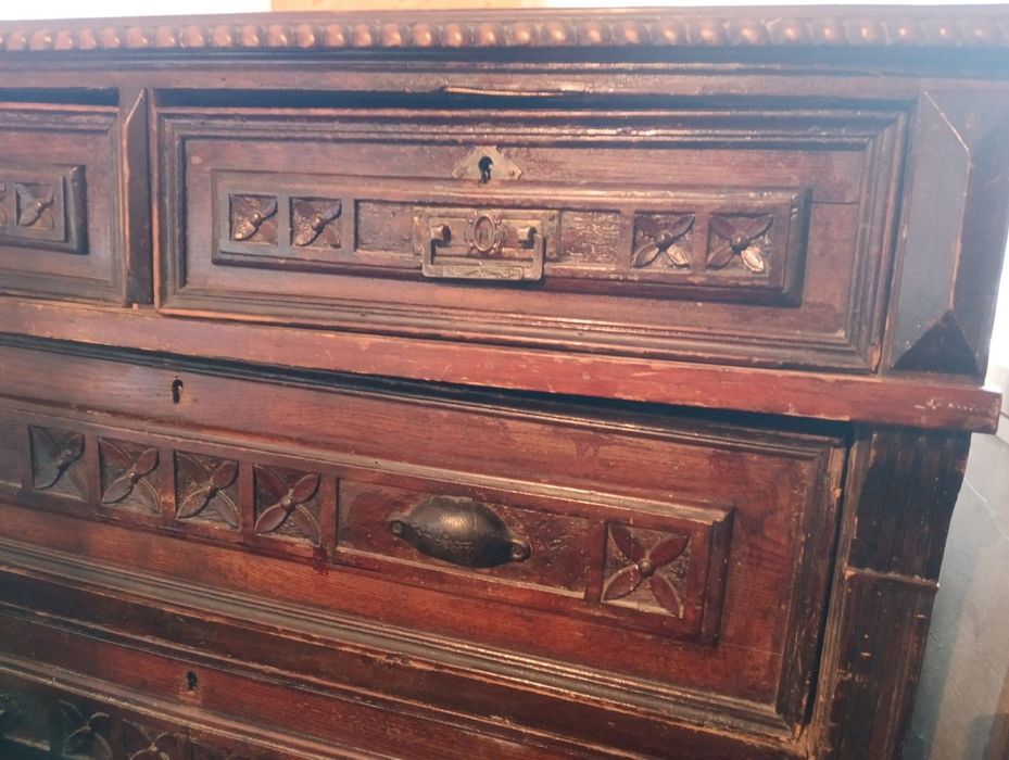 Комод антикварный