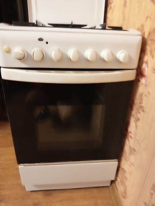 Продам плиту комбіновану ariston- газова поверхня, духовка електрична