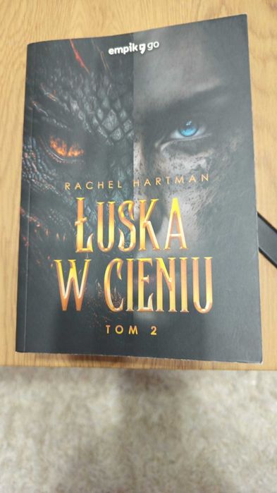 2 tom , łuska w cieniu autorstwa rachel hartman