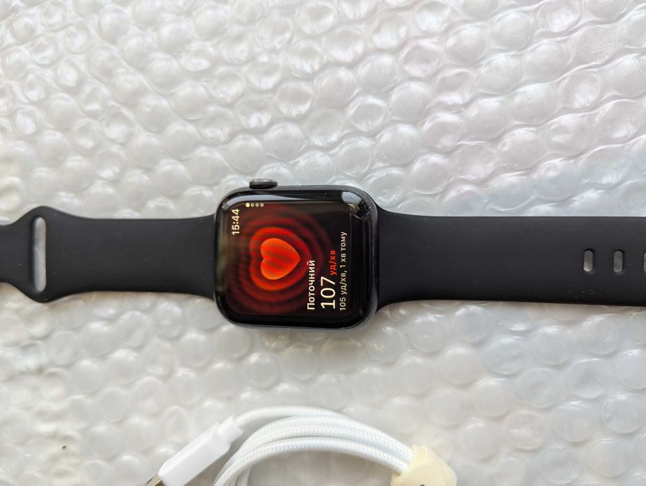 Все працює без блокувань Apple Watch 6 44 mm батарея 82 відсотка