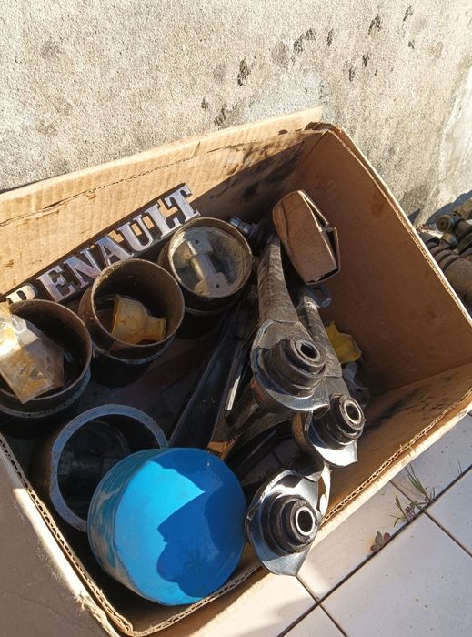 Peças do Renault 9...