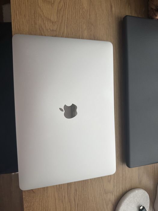 Nowa bateria MacBook Pro A1989 Intel core i7 16 GB RAM 512 GB SSD 18”