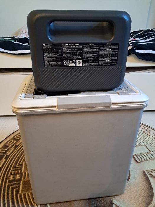 Bluetti AC50B 700W com painel fotovoltaico de 100W e frigorífico portátil