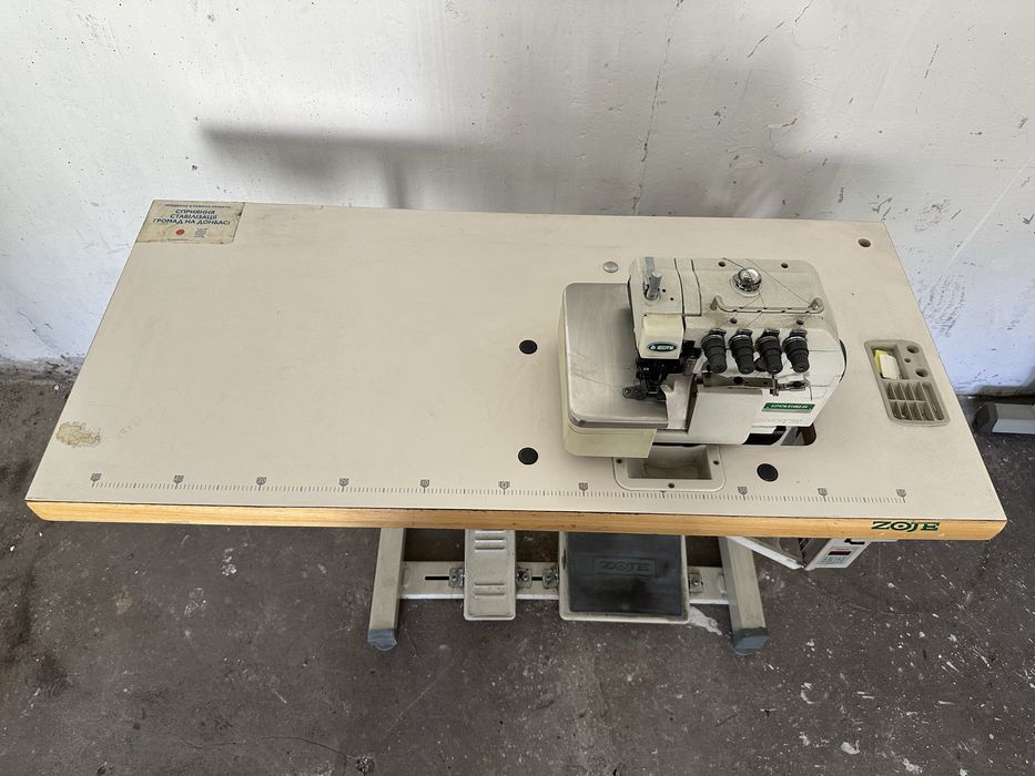 Продам промышленный четерех ниточный оверлок ZOJE