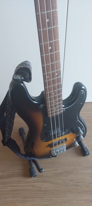 Baixo Fender Squier Precision