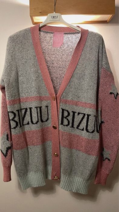 Sweterek Bizuu gwiazdy szary