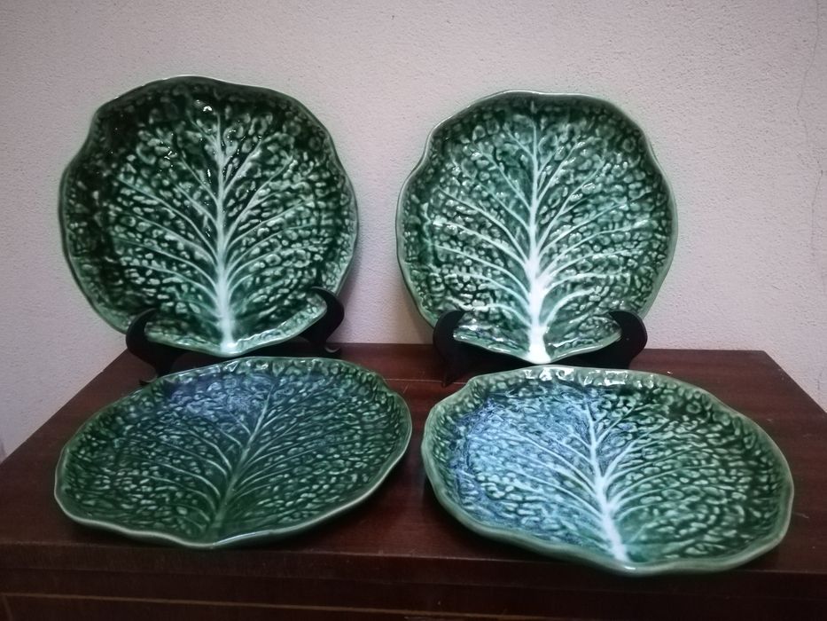Pratos em Faiança Secla. Folha de Couve.