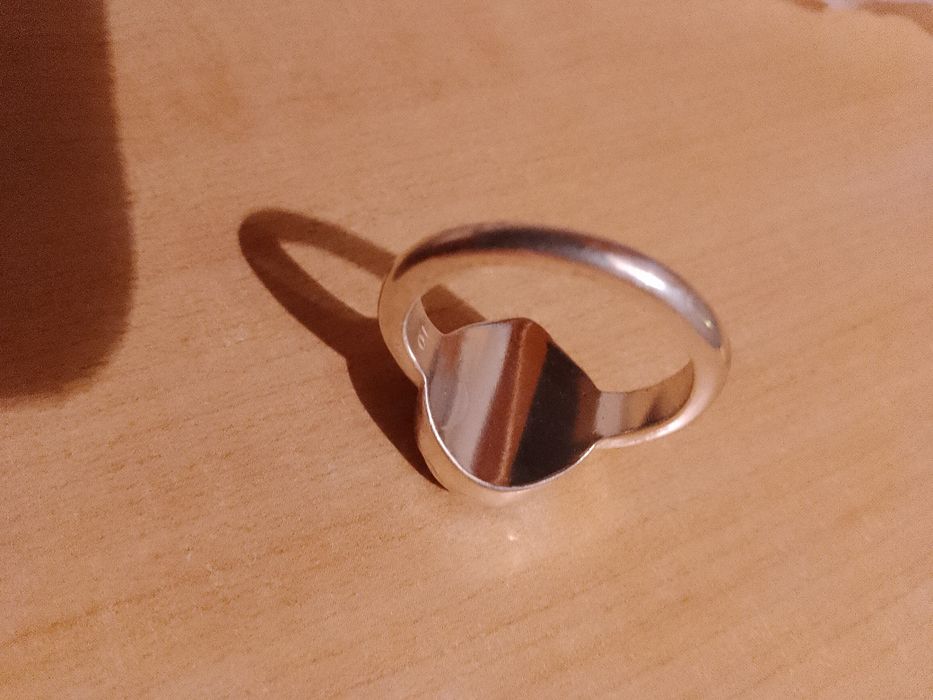 komplet fioletowej biżuterii Avon.