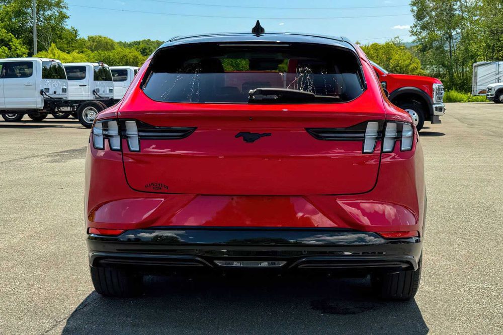Ford Mustang Mach-E Premium      2023
