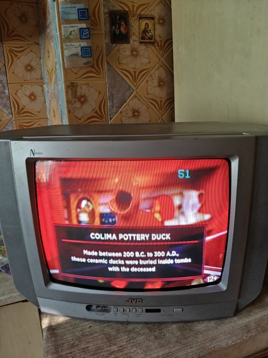 Продам телевизор JVC 21" (54 см)