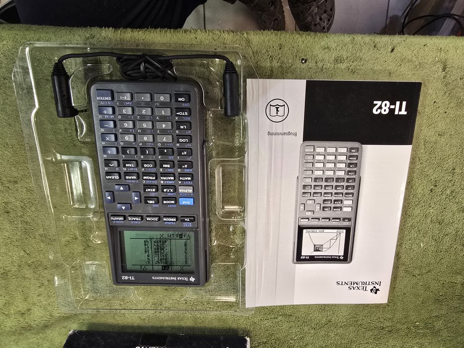 Texas Instruments TI-82 kalkulator akademicki , nowy.