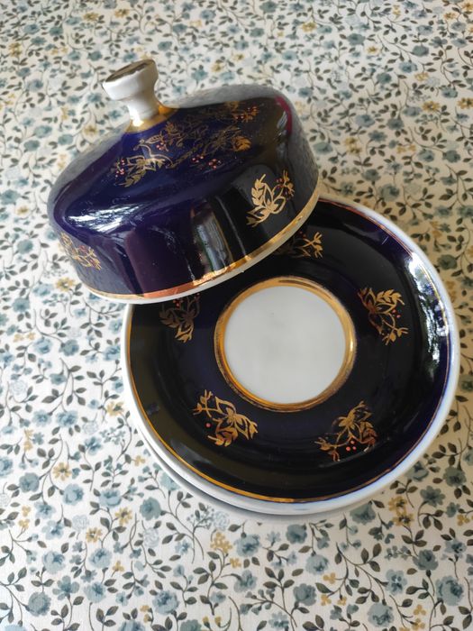 2 блюдця+ кришка масленки