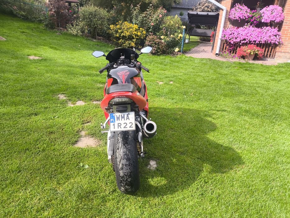 Honda CBR 954 (r1,929,mt07,zx6)