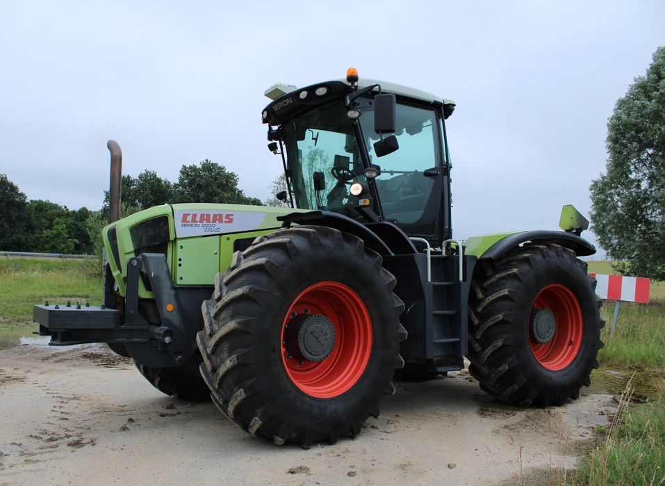 Ciągnik rolniczy Claas Xerion 3300