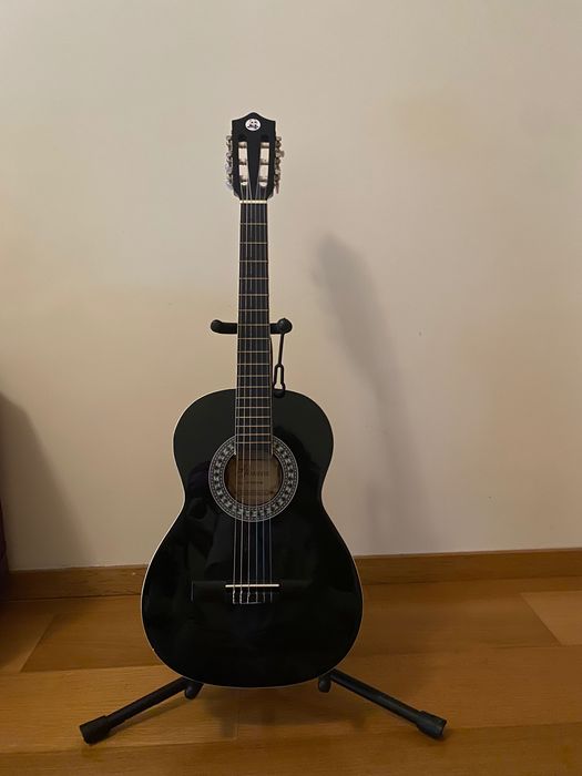 Retirada no Fundão-Violão Gomes pequeno +pedestal