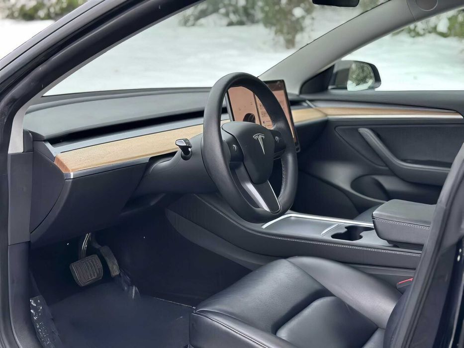 Tesla Model 3 Long Range      2022