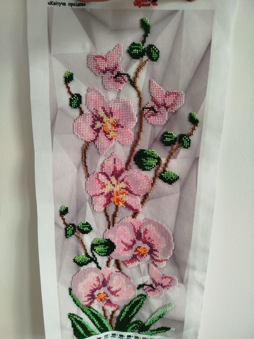 Квітуча орхідея вишита  чеським бісером