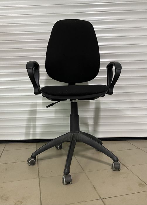 Офисное кресло