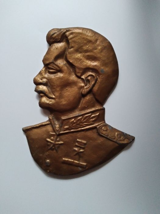 Барильеф радянських часів