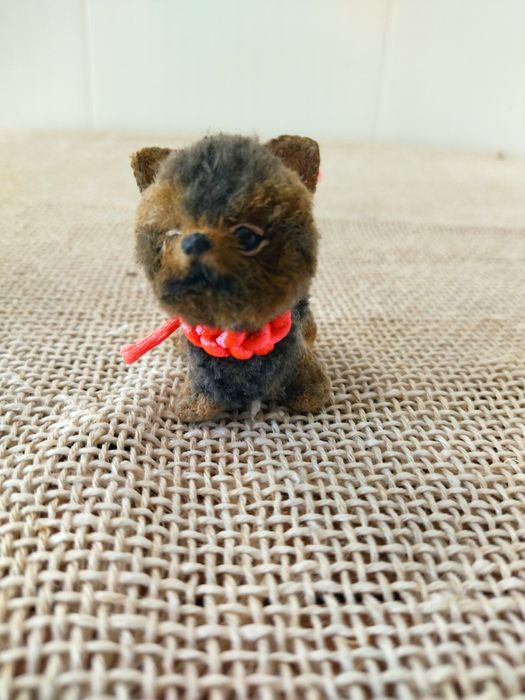 Миниатюрный песик,связан крючком