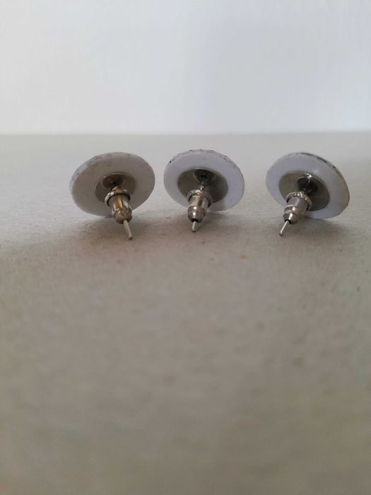 Brincos de tacha desiguais tema olhos