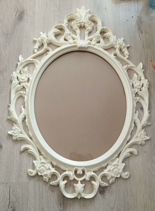 Antyrama IKEA z a'la rzeźbioną ramą wielgachna