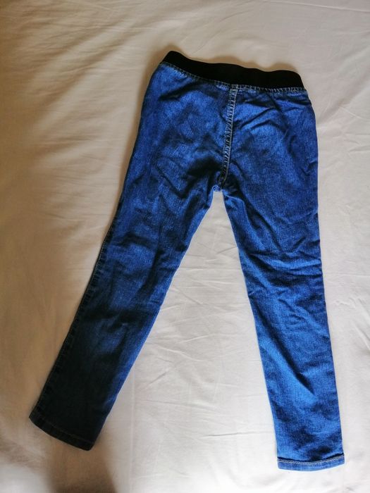Продам джинсы на девочку