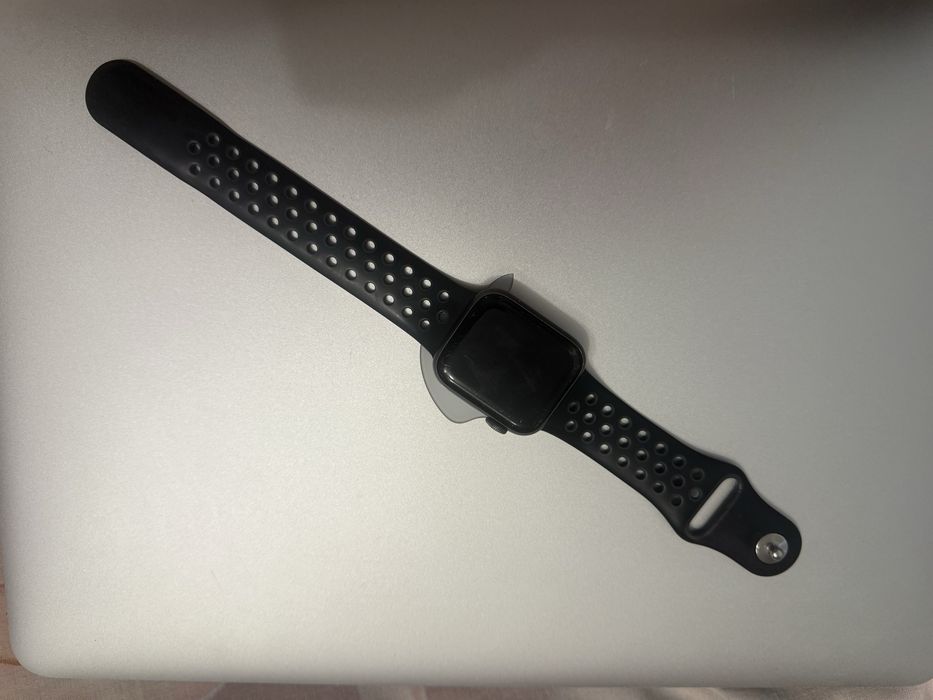 Продам Apple Watch Series 4 40mm