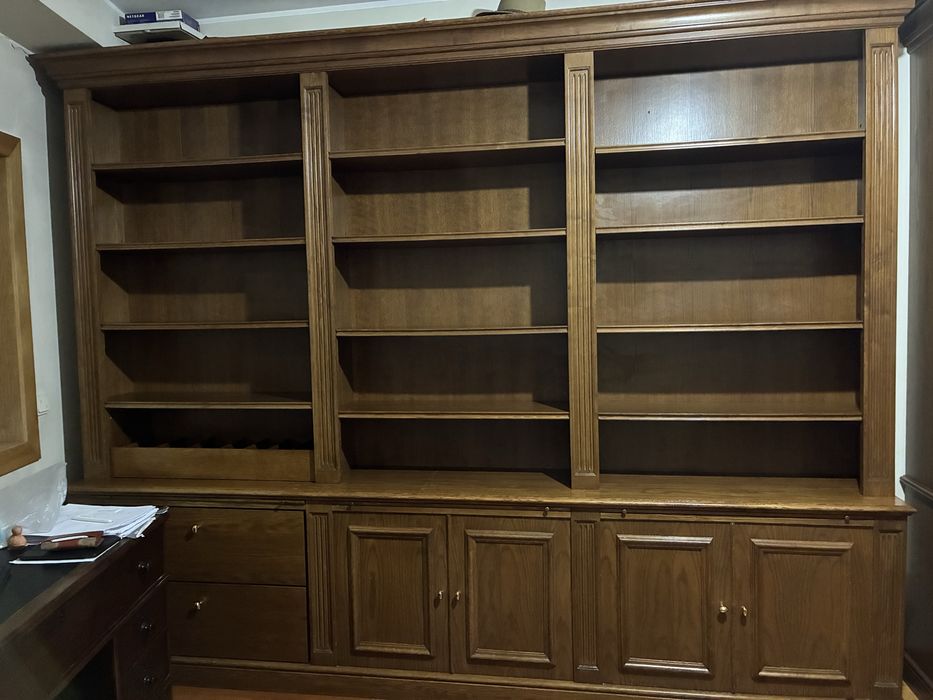 Estante com três módulos em madeira maciça