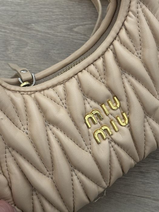 Mala bege Miu Miu