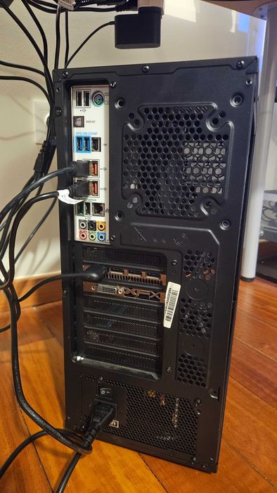 PC CPU AMD FX-8350 | RAM 16GB-DDR3 | Gráfica RX580 8GB