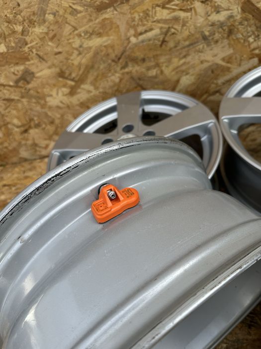 Диски5/114.3  R16 ET40 цо(діа)66.1титани диски