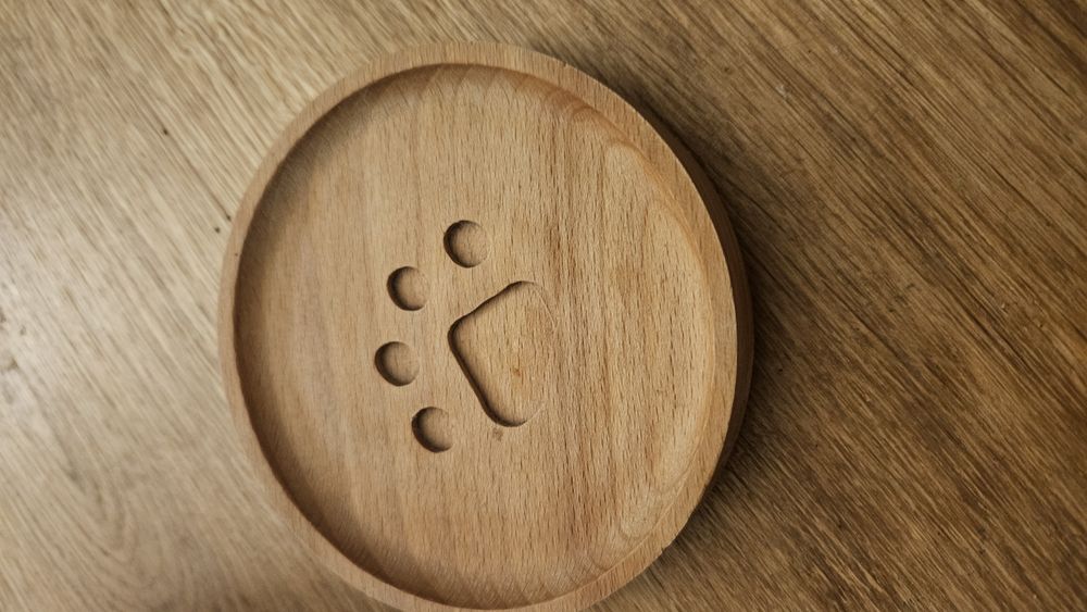 Całość 20zl podstawka łapka drewniana, misa ze slomy