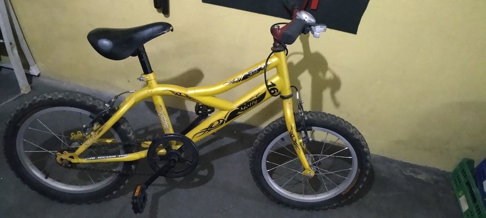 Bicicleta com algum uso.