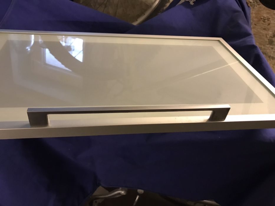 Fronty aluminium białe szkło kuchnia