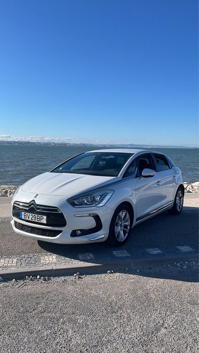 Citroen DS5.