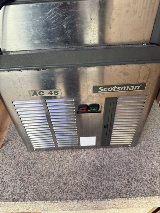 Maquina de fazer gelo