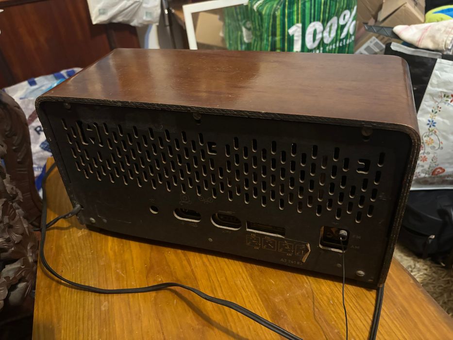 Rádio antigo para decoração