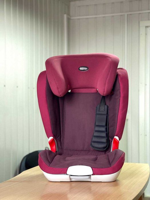 Автокрісло дитяче  15-36 кг бордово-червоне Britax-Romer