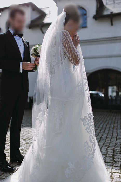 Biała suknia ślubna