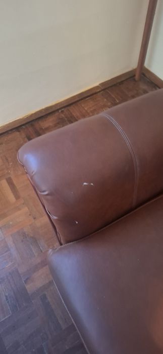 Sofá em pele 3 pessoas