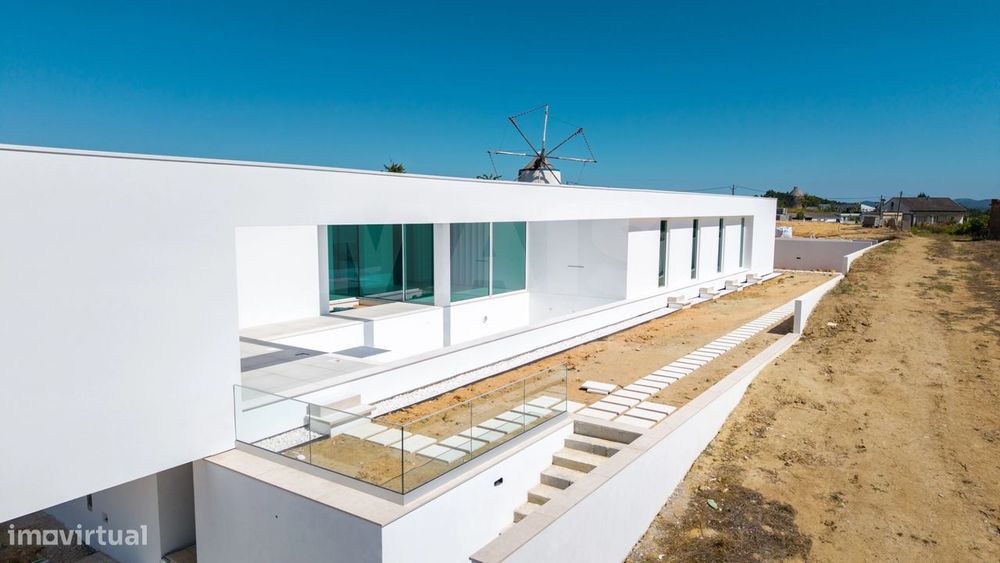 Moradia térrea T4 em terreno de 2 hectares no Carvalhal